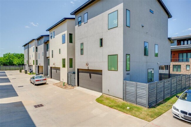 Building Photo - 5002 Pecan Springs Rd