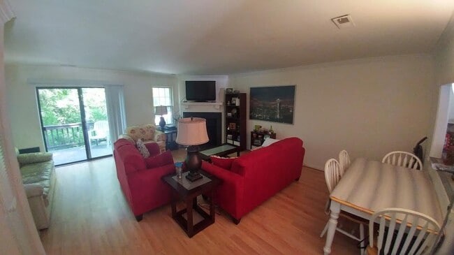 Building Photo - 2 BR / 2.5 BA Condo on Forest Hill. Pets Considered. Available Now!