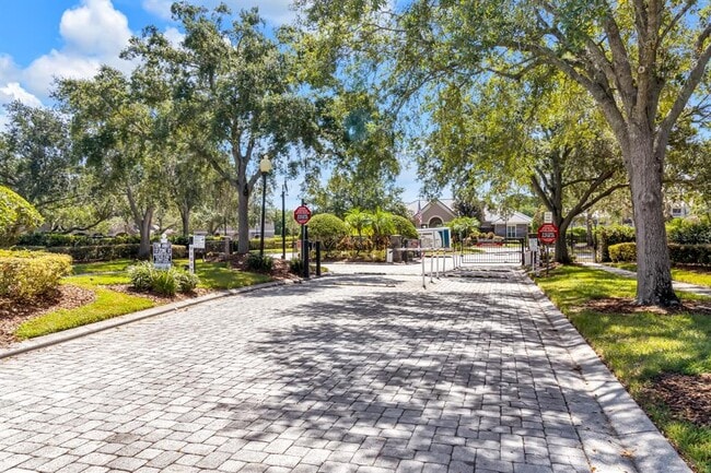 Building Photo - 14304 Fredricksburg Dr