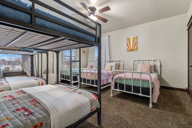 Building Photo - 5605 N Morpheus Pl