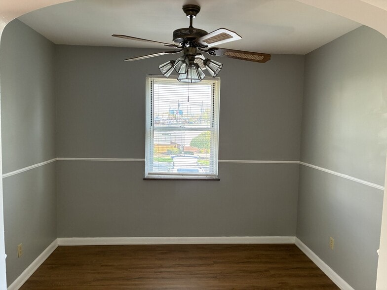 Building Photo - 5517 Surrey Ave