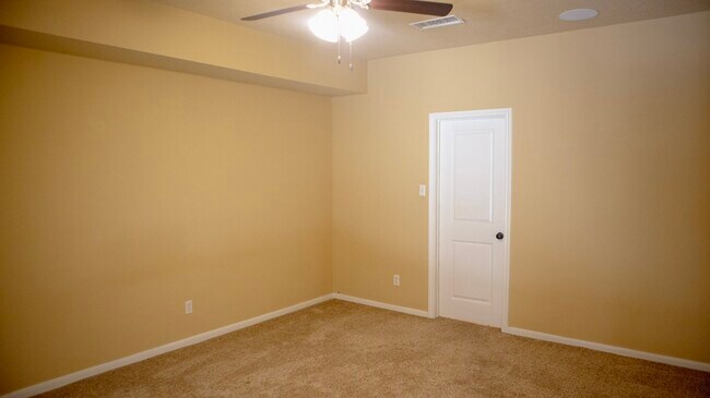Building Photo - 9 Huntsmans Horn Cir