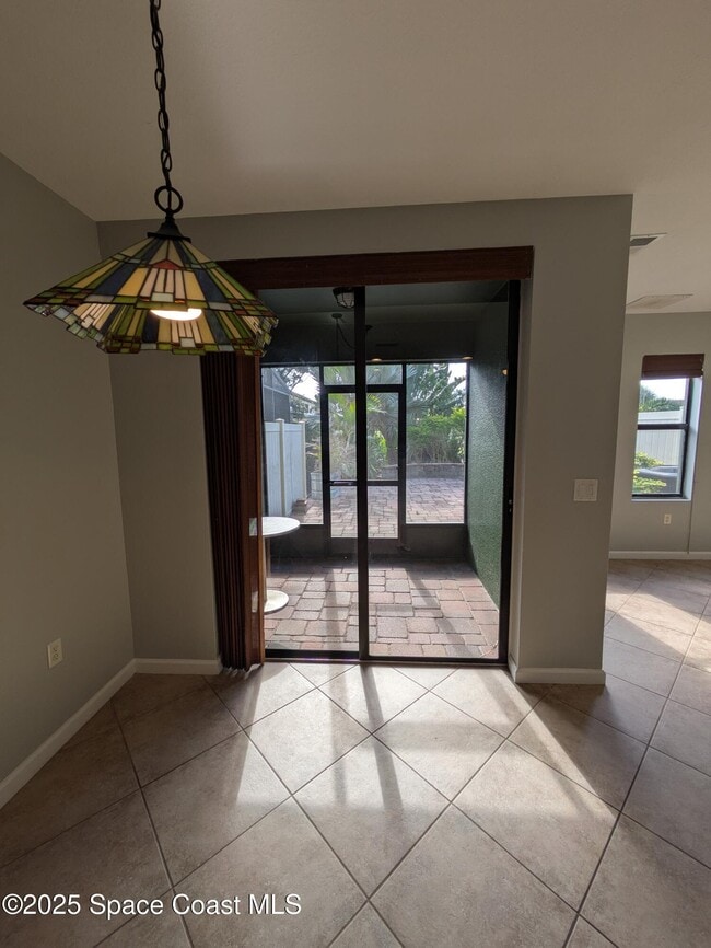 Building Photo - 725 Ventura Dr