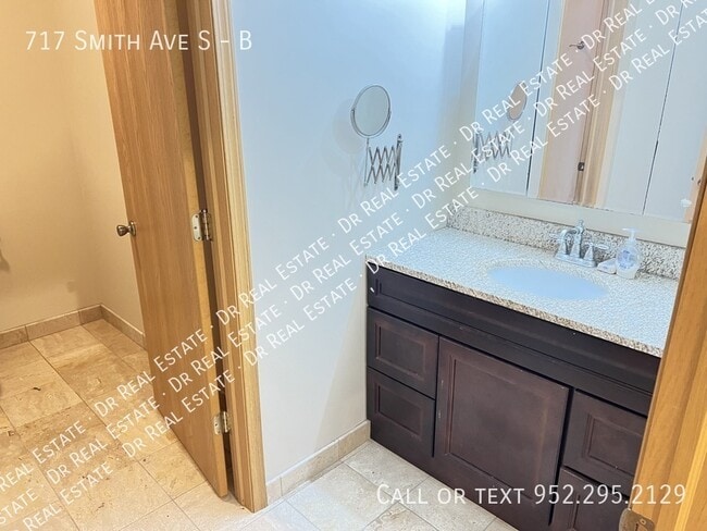 Building Photo - 717 Smith Ave S