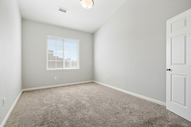 Building Photo - Spacious 3 bedroom in gated community