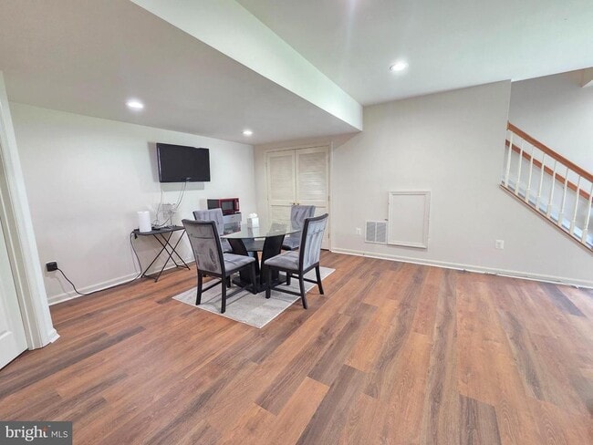 Building Photo - 2692 Cast Off Loop