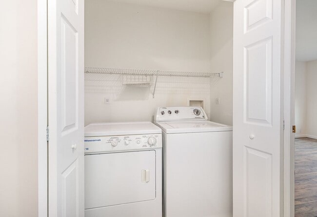 Building Photo - 3 bedroom townhouse in Carlisle