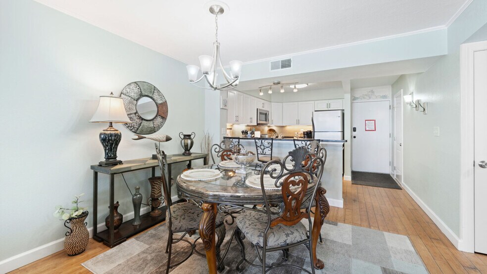 Building Photo - 7205 Thomas Dr