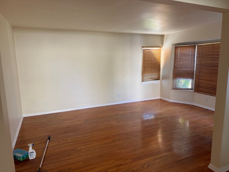 Building Photo - 12106 Clarkson Rd