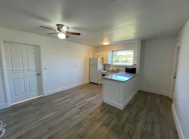 Building Photo - 1810 SW 33rd Ave