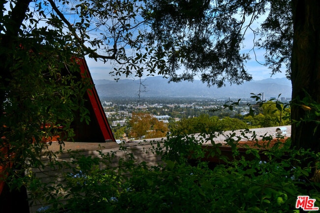 Building Photo - 3682 Berry Dr