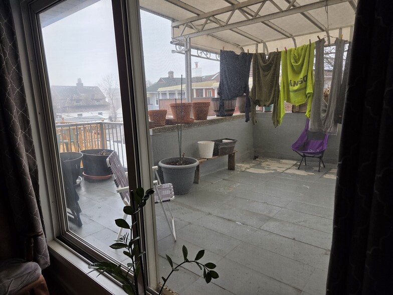 Building Photo - 4634 Beach 46th St