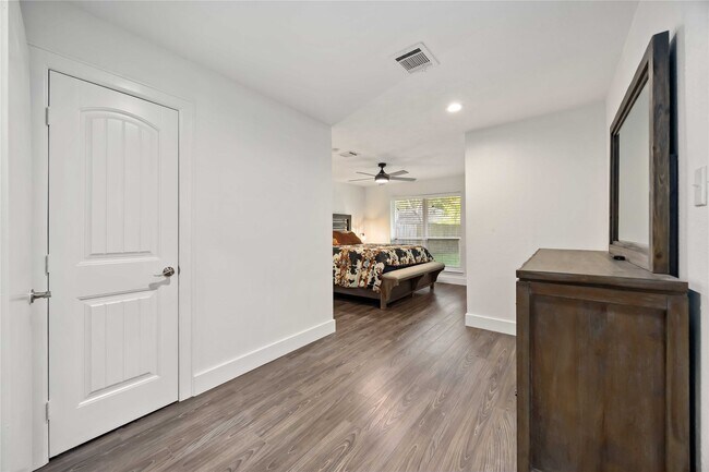 Building Photo - 22419 Deville Dr