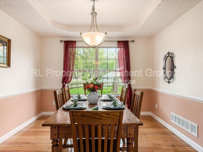 Building Photo - 5551 Ainsley Dr