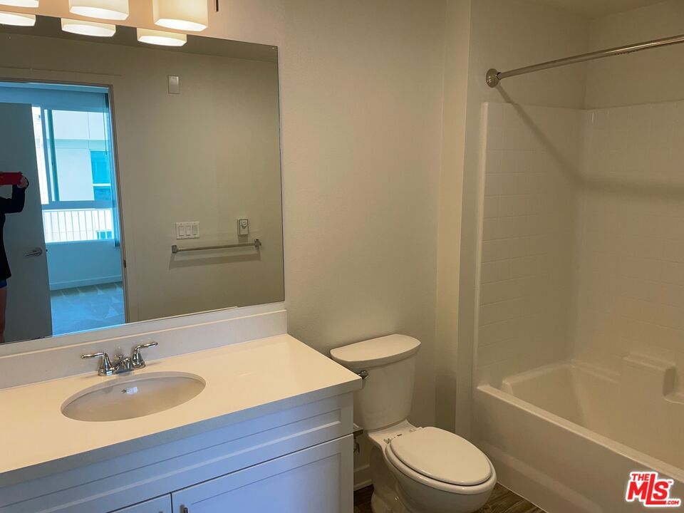 bath - 12655 Bluff Creek Dr