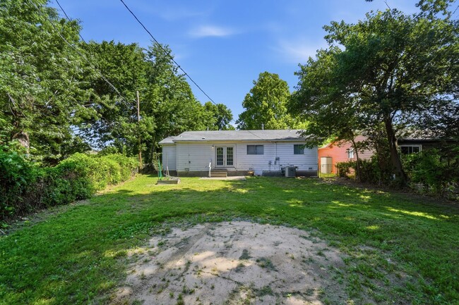 Building Photo - 3 Bed | 1 Bath | Close to Downtown Tulsa