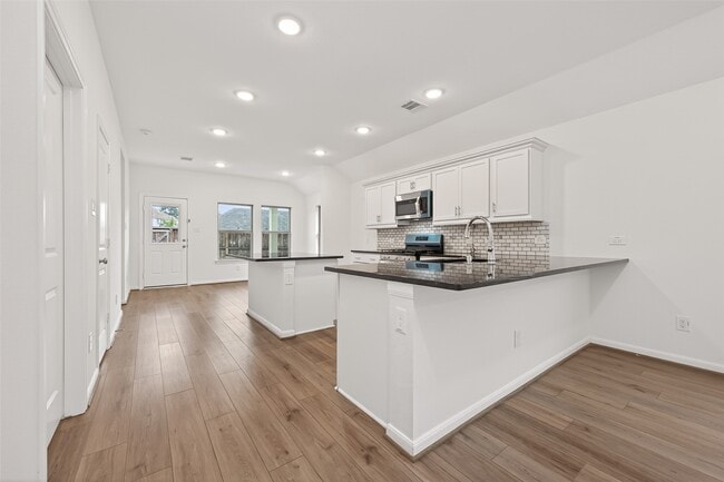 Building Photo - 1410 Cecilia Vines Dr