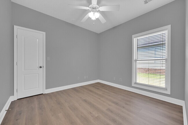 Building Photo - 472 Prairie Field Dr