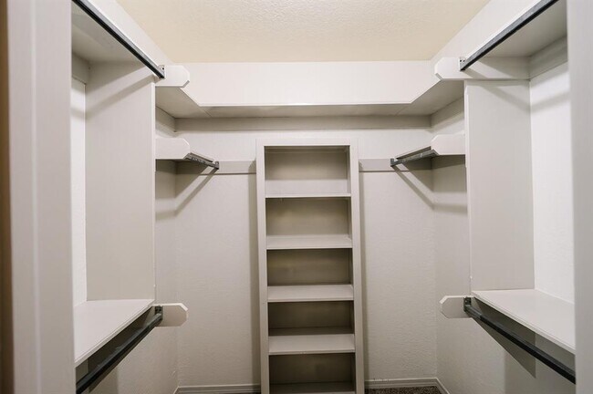 Building Photo - 3215 Woodsboro Dr
