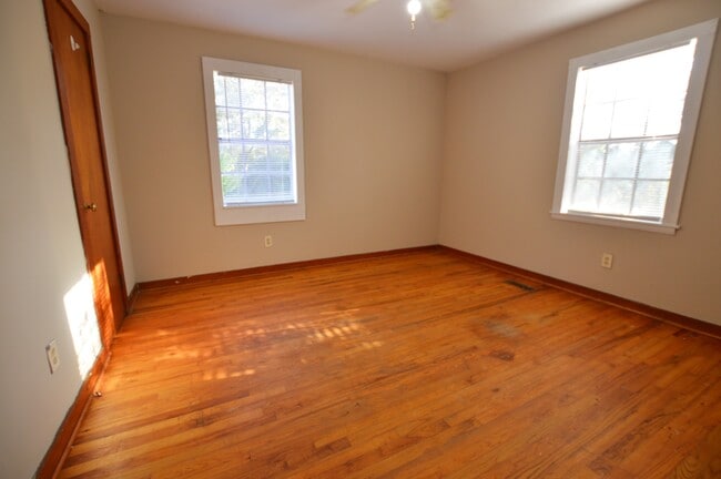 Building Photo - 1740 Ashville Rd