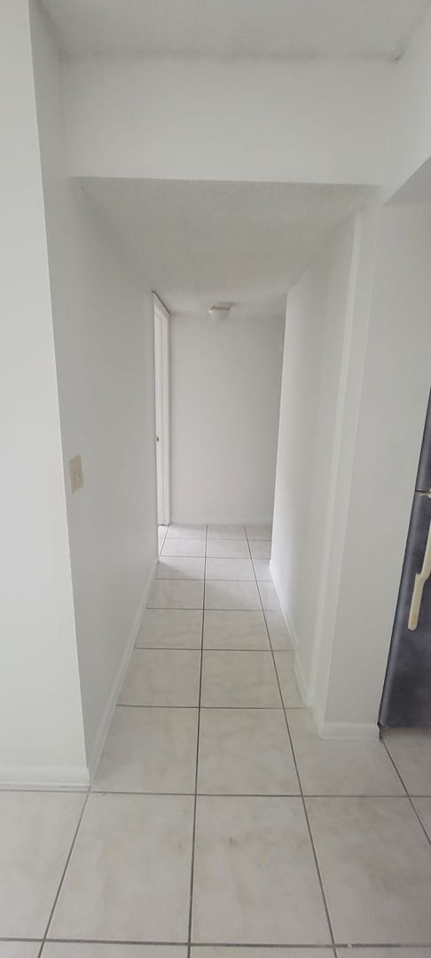 Building Photo - One bedroom unit near Palm Beach Outlets