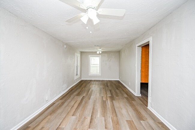 Building Photo - 7221 S Hall St