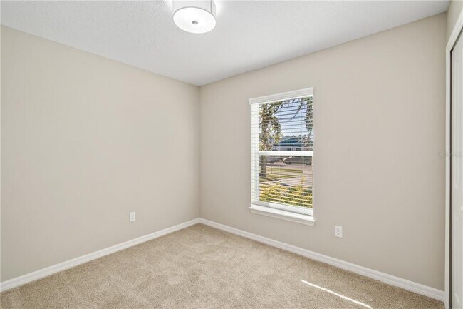 Building Photo - 519 SW 19th Ave