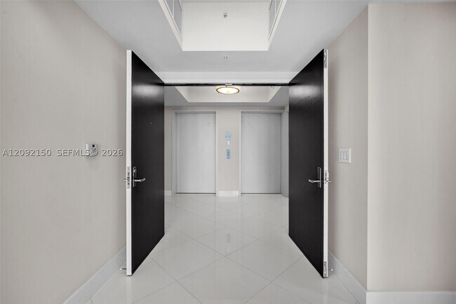 Building Photo - 333 Las Olas Way