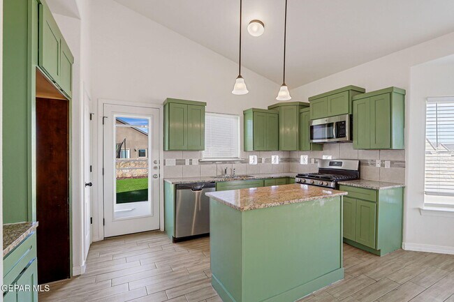 Building Photo - 14853 Tierra Escape Ave