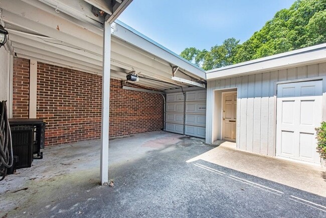 Building Photo - 408 Sycamore Dr