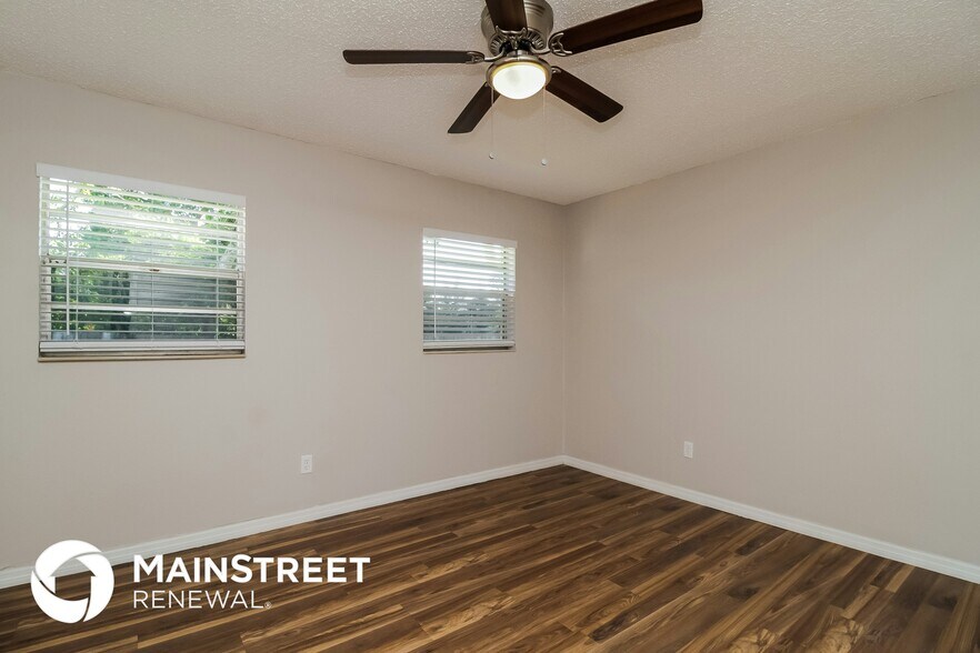 Building Photo - 1102 E Normandy Blvd