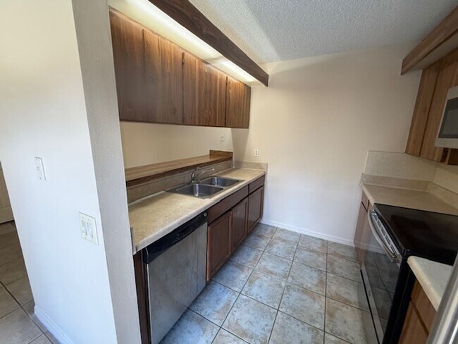 Building Photo - 5381 Elm Ct