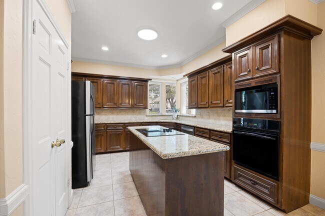 Building Photo - 12119 Auburn Hills Dr