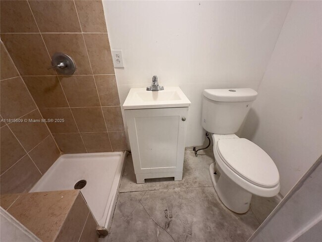 Building Photo - 225 NE 56th St