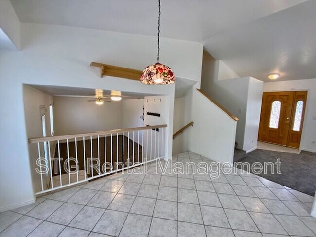 Building Photo - 2215 Chandler Dr