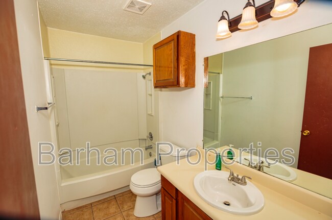Building Photo - 4133 NE Stallings Dr