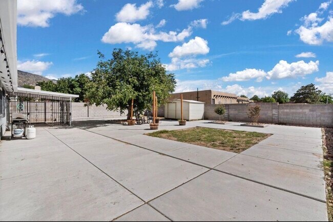 Building Photo - 12100 Woodland Ave NE