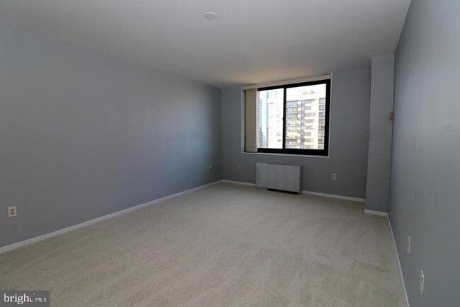 Building Photo - 3705 S George Mason Dr