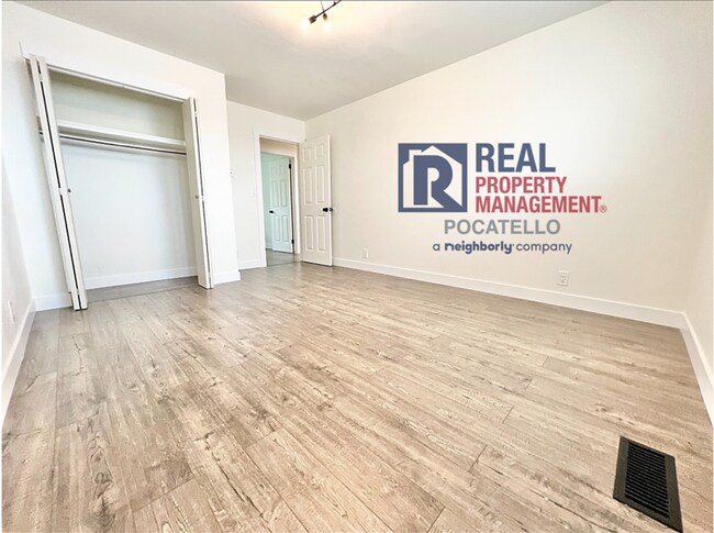 Building Photo - 1921 Monte Vista Dr