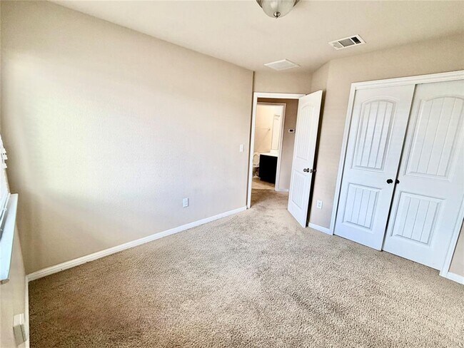 Building Photo - 601 Katmai Cir