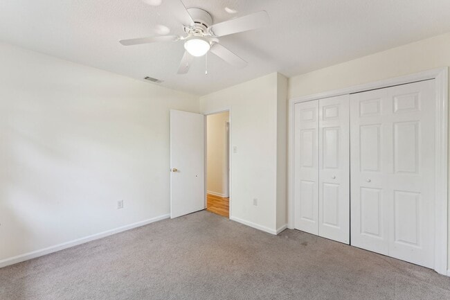 Building Photo - AVAILABLE NOW! (Pet Friendly)