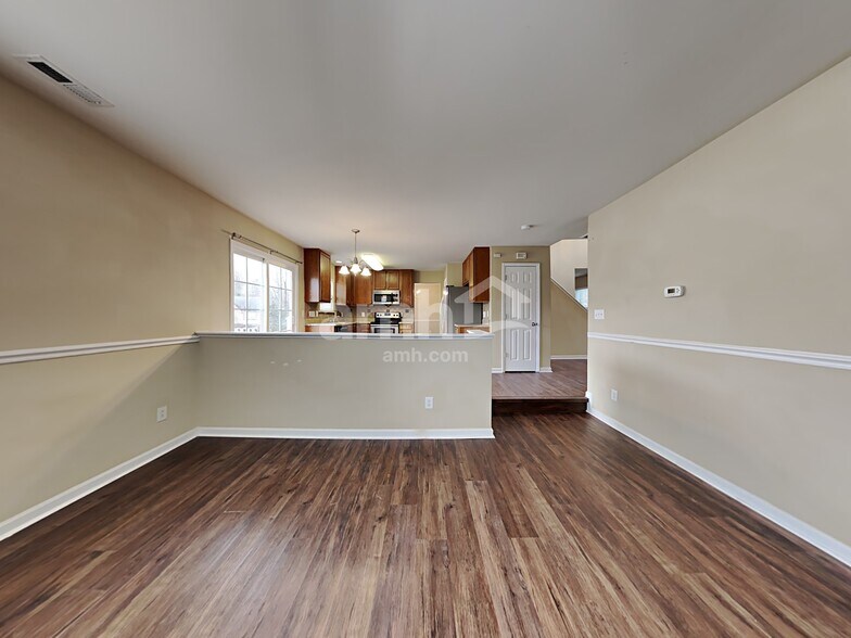 Building Photo - 5152 Chasteal Trl