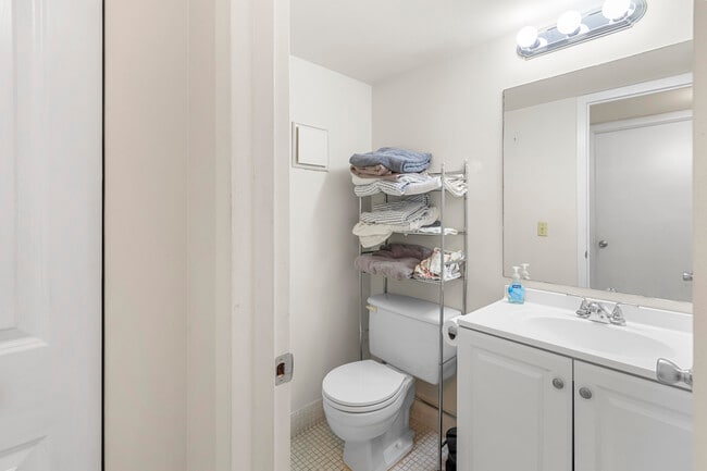 Building Photo - 505 Mansfield M