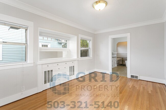 Primary Photo - Two Bedroom Craftsman Available in Woodstock!