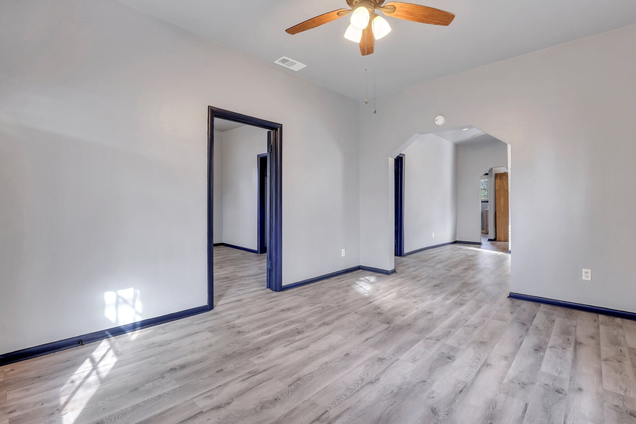 Building Photo - 1008 W 52nd St