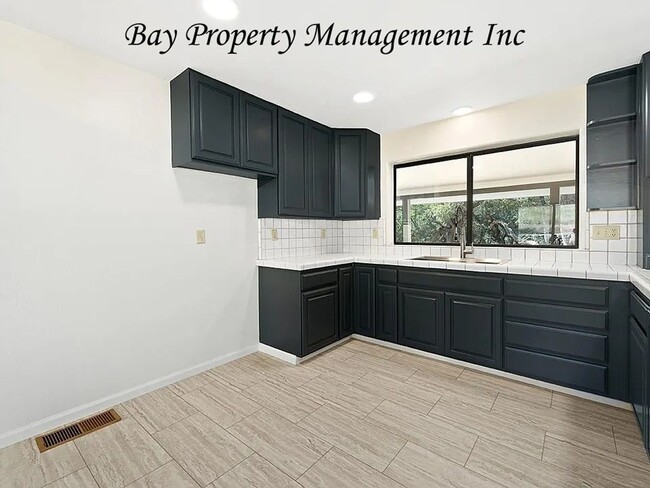 Building Photo - Breathtaking Views from this horse propert...