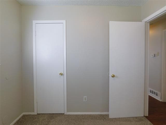 Building Photo - 1705 White Oak Ct