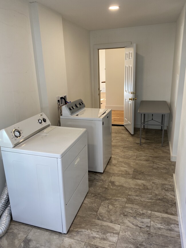 Laundry room - 386 4th St