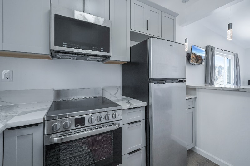 Building Photo - 21 S Venice Blvd