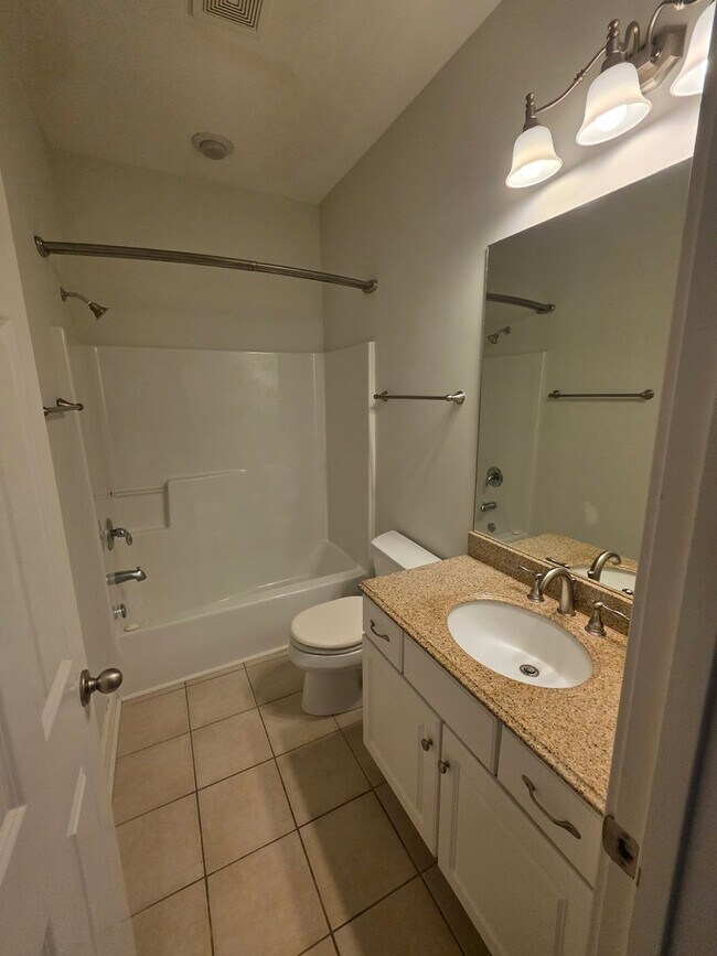 Building Photo - Oakview